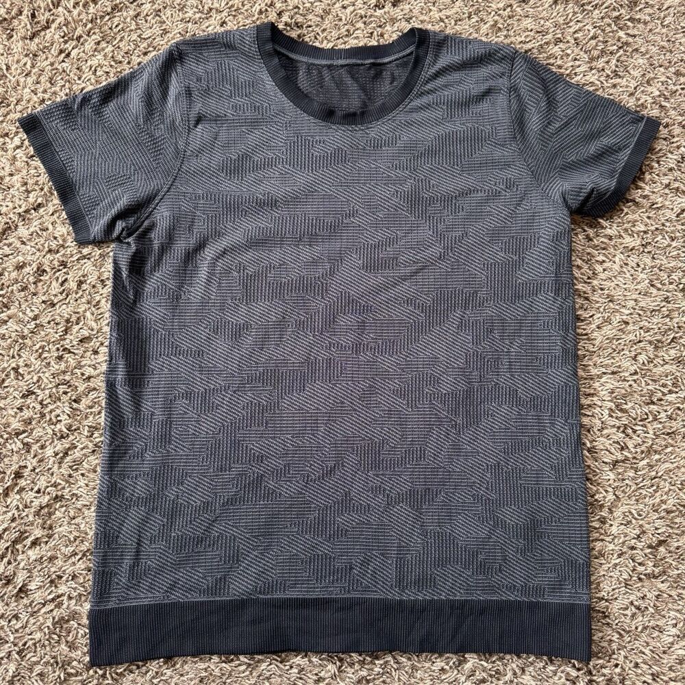 Lululemon Women’s Size 6 Grey Camo Short Sleeve Swiftly Breathe Shirt Stretch